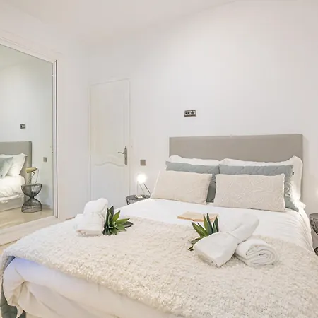 Apartment Puerto Banus Near La Sala By The Sea - Happy